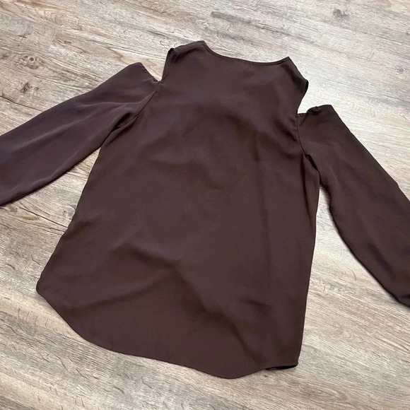 Chico’s • Cold Shoulder Long Sleeve Blouse - Picture 10 of 10